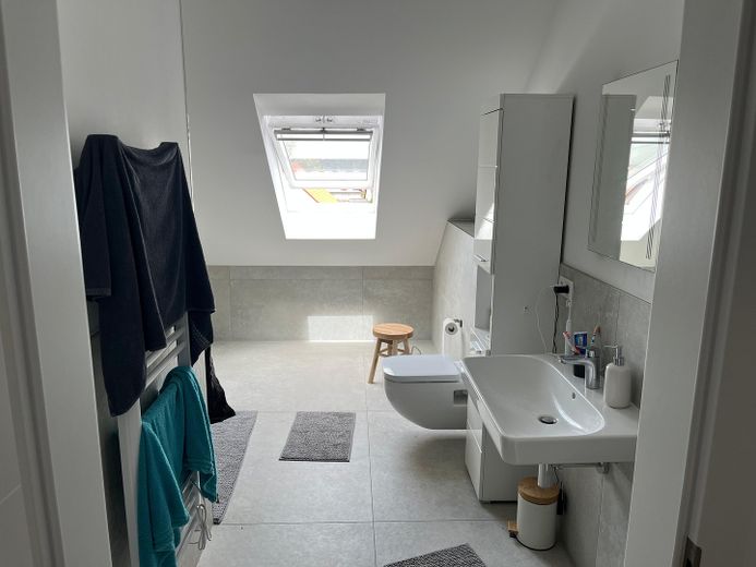 Appartamento moderno di nuova costruzione in posizione centrale a Holzhausen – Badezimmer