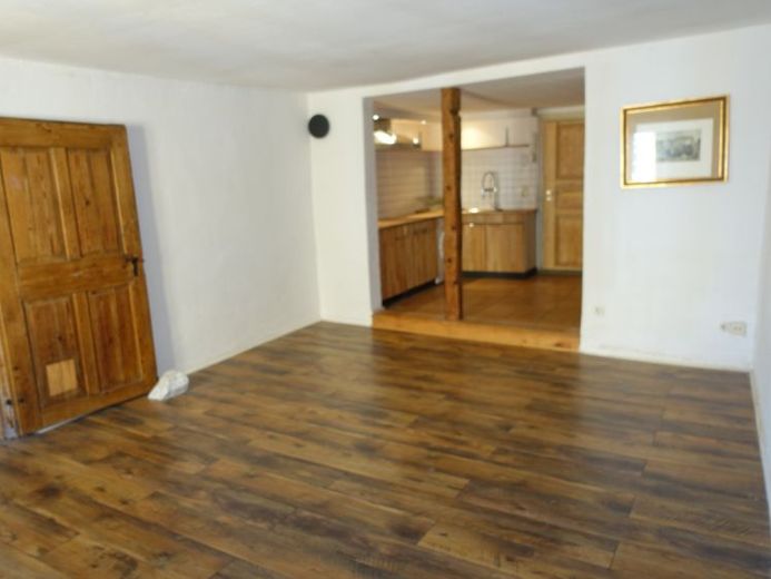 Affascinante appartamento di 3 locali, ristrutturato con amore al 1° piano – parzialmente arredato e subito pronto per sentirsi a casa – Photo 1