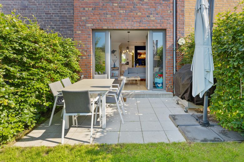 Hoogwaardig townhouse met dakterras en uitzicht op het water – Foto 11