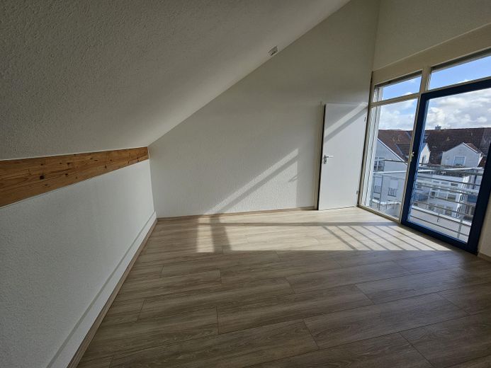 Zentral gelegene 4-Zimmer Maisonettewohnung mit 70m² Dachterrasse und Tiefgaragenstellplatz – Arbeits-/Schlafzimmer