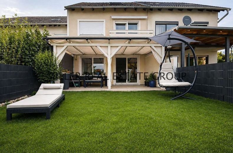 Modernisiertes Reihenmittelhaus in Ingolstadt - Familienwohnen mit Garten, großer Terrasse, Garage &amp; ausgebautem Dachgeschoss! – Außenansicht