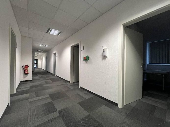 Gewerbeobjekt ***Bürogebäide*** teilverrmietet – Bild 10