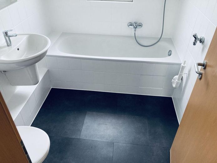 Beautiful, quietly located apartment with three rooms in Dortmund-Wambel – Bad