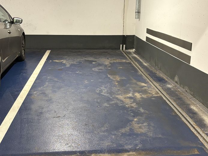 3 Zimmerwohnung mit 3 Tiefgaragenplätzen und 4 Balkonen – Parkplatz Tiefgarage 1 