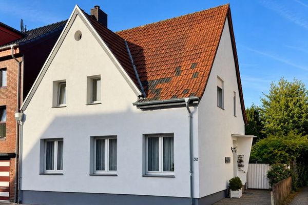Herzogenrath - Ein Garten zum Verlieben – Haus mit Potenzial.