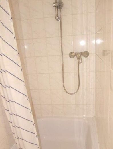 direkt am Park, tolles helles, möbliertes Apartment in ruhiger, zentraler Lage – Dusche