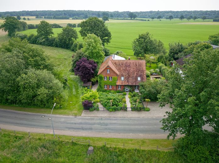 Landhaus der besonderen Art – Feldrandlage