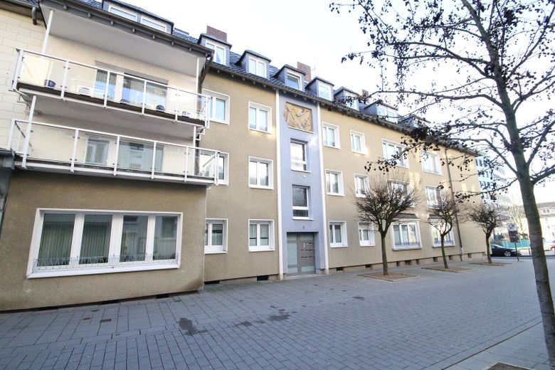 2,5 Raum Citylage, Erstbezug nach Sanierung, Balkon, Bad: Wanne + Dusche + Fenster, Dämmung – Ecke Rathausplatz/Moltkestr.