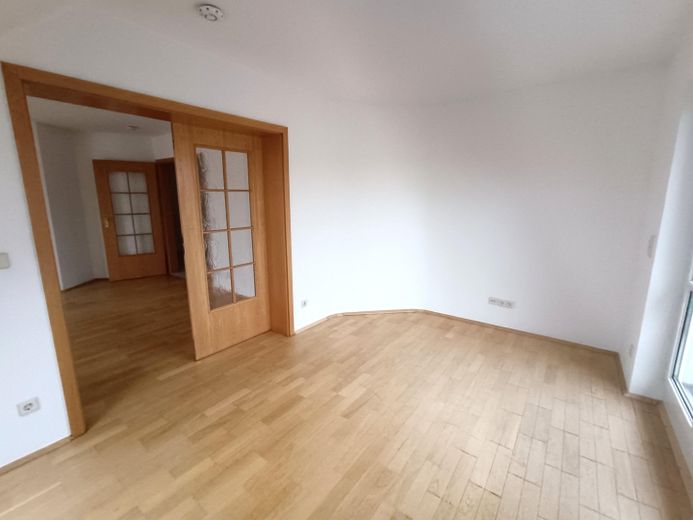 Zimmer mit Erkerbalkon