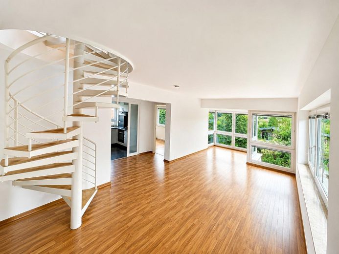 Tranquilo dúplex de 5 habitaciones en 3 niveles | 130 m² | Amplias vistas a zonas verdes | Plaza de aparcamiento | Sin comisión – Foto 12
