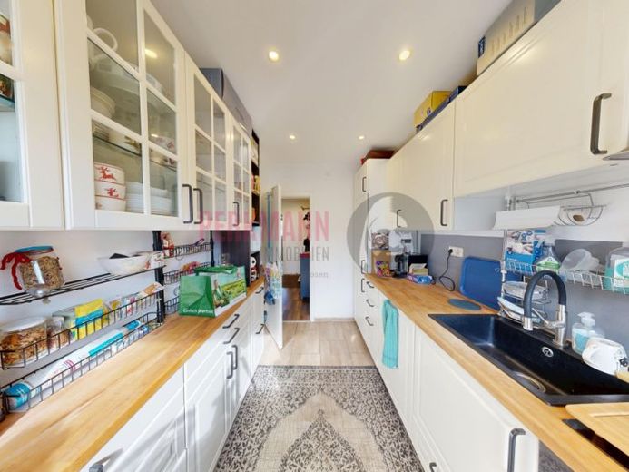 Bezugsfreie 2 Zimmer Wohnung mit großem überdachtem Balkon und Stellplatz – Foto 1