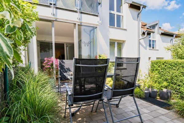 Graziosa maisonette, ingresso indipendente, con giardinetto e 2 posti auto