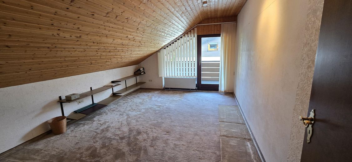 Haus mit großem Garten in ruhiger Lage von Kulmbach – Schlafzimmer 2 DG