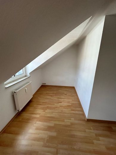 Großzügige und vermietete 2-Zi. mit Laminat, Balkon, EBK und Wanne in zentraler Lage – PHOTO-2024-07-09-15-19-39_5