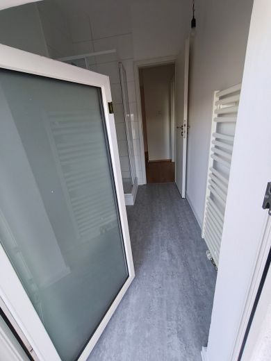 Helle 2 Zimmer Wohnung + Dachterrasse. – Фотографія 12