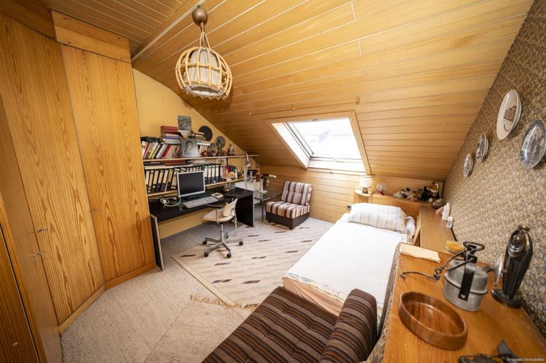 Ihr neues, gemütliches Zuhause in Zentrumsnähe von Püttlingen – Zimmer 1 Dachgeschoss