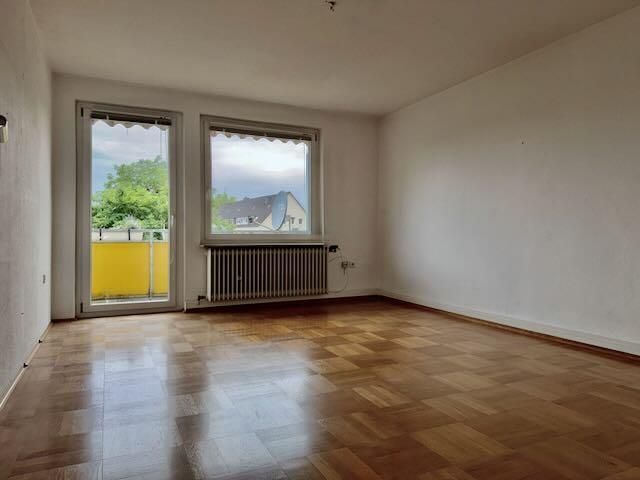 Helle 2-Zimmer-Wohnung mit Balkon in Hildesheim - Marienburger Höhe, nahe Universität (4179/06) – Wohnzimmer mit Zugang zum Balkon
