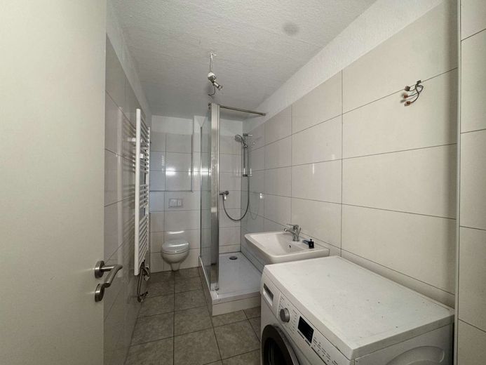 Großzügige, renovierte 5-Zimmer-Dachgeschosswohnung in Bochum-Wattenscheid - perfekt für Familien – Badezimmer 2
