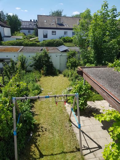 Casa a schiera centrale tranquilla a Neukeferloh - 5 locali + locale hobby + garage – Ausblick von Schlafen 2