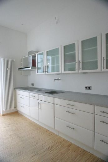 Budynek mieszkalno-usługowy | Dochody z istniejącej zabudowy i potencjał rozbudowy – Wohnung - Ansicht Küche