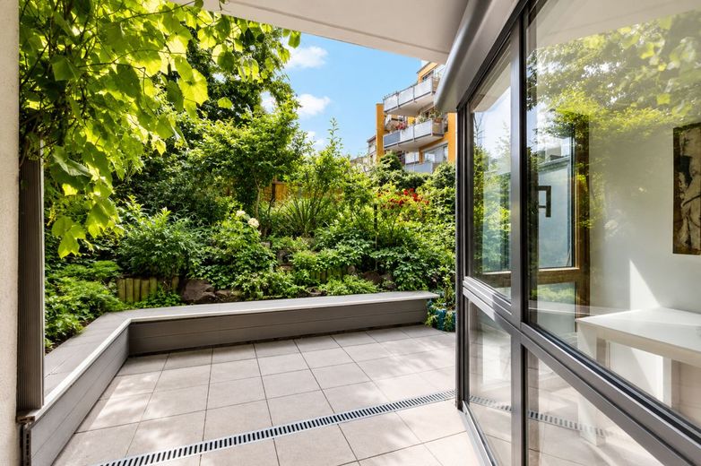 Wohnen auf Hausniveau - außergewöhnliche Eigentumswohnung in Bestlage von Halle-Kröllwitz – Terrasse EG