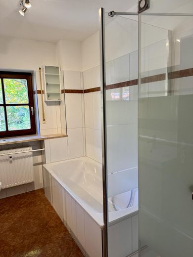 Frisch renovierte stilvolle, helle Wohnung – Photo 10