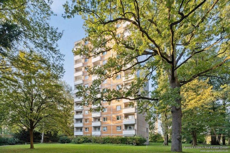 Investimento immobiliare nella Parkstadt Bogenhausen - moderno appartamento di 3 locali ristrutturato con contratto di locazione in essere – 240427022_Front_rechts_WEB
