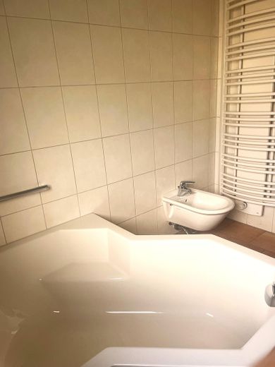 Tageslichtbad mit Wanne/ Bidet