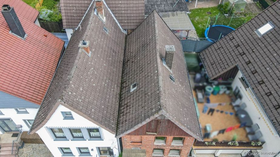 TOP-Lage zentral in Barntrup - Baugrundstück mit abrissreifem Fachwerkhaus! – Dach