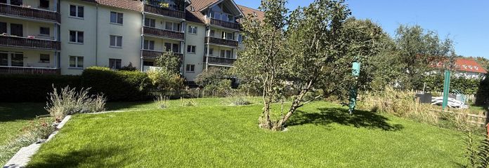 Hochparterre met ca. 85 m² plus tuin – drempelarm wonen tussen de Isar en de Alpen – Titelbild
