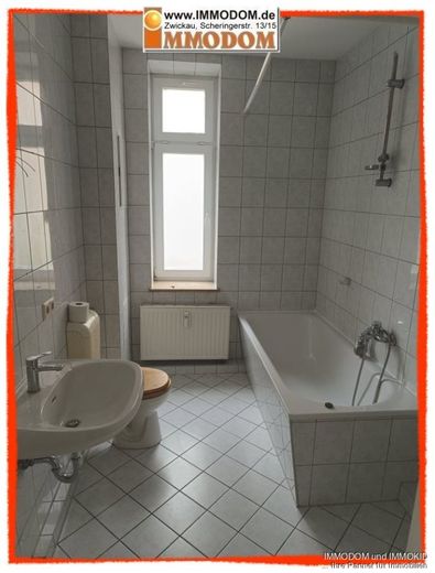 Büro- oder Praxiseinheit mit 5-Zimmern, kleiner Küche und 2 Bädern, Nähe Schlobigpark, zu vermieten! – Bad mit Fenster und Wanne