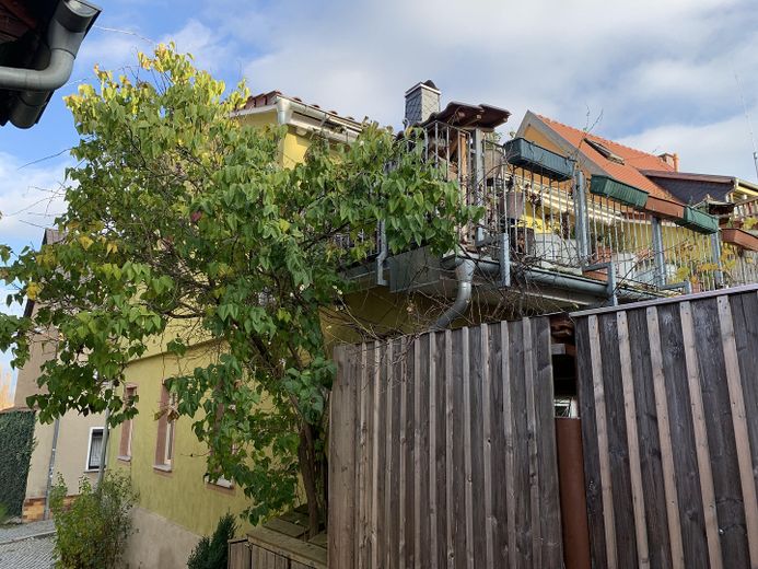 Gasse neben Haus/Blick Terasse