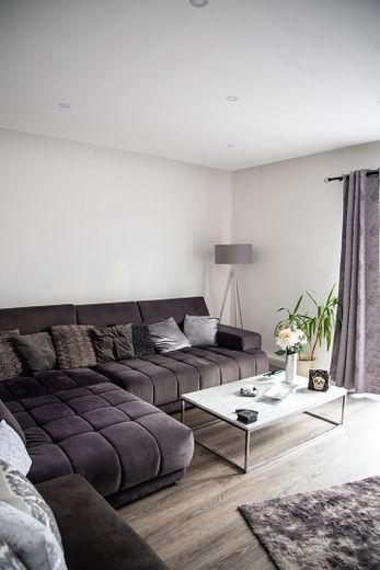 Moderne 3-Zimmer Eigentumswohnung mit Einbauküche & großem Balkon – Foto 4