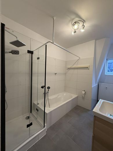 Bad Nauheim : appartement de 3 pièces dans une villa Art nouveau au calme – Badezimmer