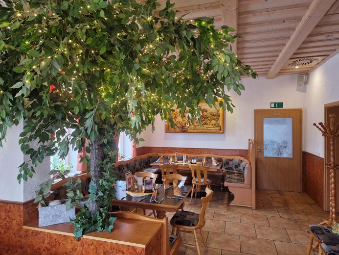 Restaurantimobilie mit viel Potential – Eingang Gastraum