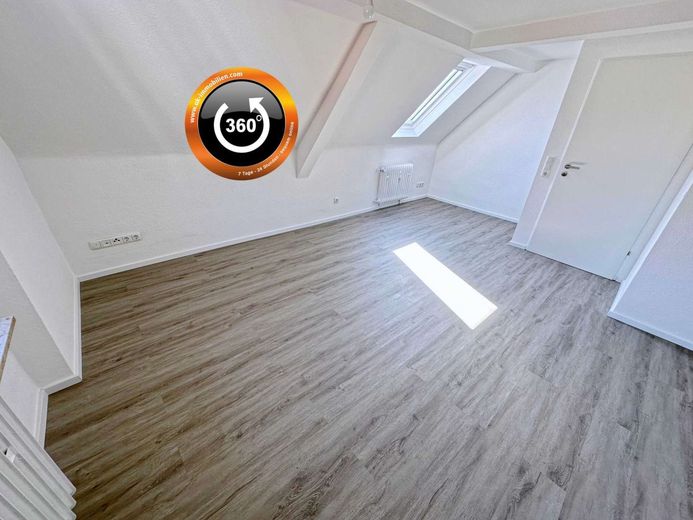 Erstbezug nach Sanierung 2,5-Zi-Whng im Dachgeschoss mit Gartenidylle – Schlafzimmer mit Zusatzplatz