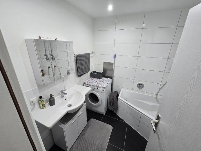 Luminoso appartamento di 3,5 locali (80 m²) in centro città – Badezimmer