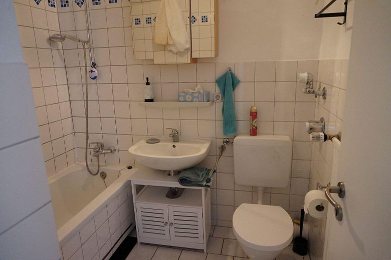 Świetna lokalizacja: 2-pokojowe mieszkanie z pięknym balkonem – Bad