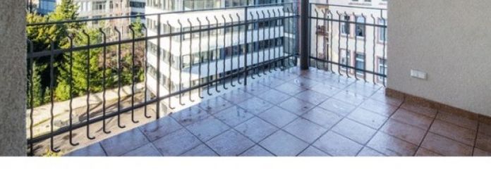 4 Zimmer im Westend: Hochwertig möblierte 4 Zimmerwohnung mit Loggia im top renovierten Altbau