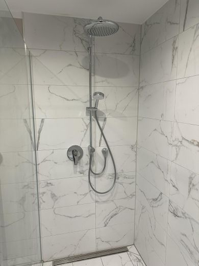 88 qm Mietwohnung mit großem Balkon – Dusche