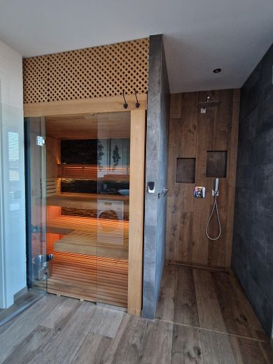 Bad en Suite mit Sauna OG