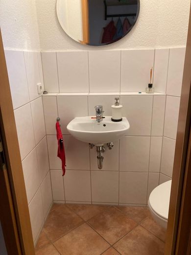 Gästetoilette mit Tageslicht