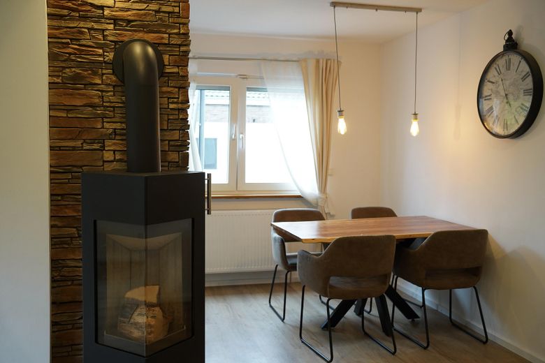Ein Zuhause, das mehr kann. Stilvoll, großzügig und vielseitig. – Wohnzimmer/Essbereich
