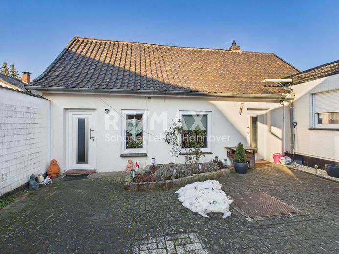 5 auf einen Streich - Mehrfamilienhaus, 5 Wohnungen mal etwas individueller – Eingänge Wohnungen hinten