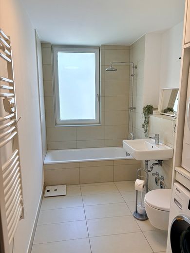 Großzügige 4-Zimmer-Wohnung mit sonniger Terrasse in bester Lage von Ingelheim – Tageslichtbad