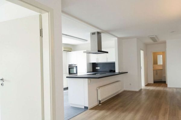 Klimatyzacja + komfort na 149 m² na 1. piętrze, 5 pokoi, podwójny carport, czynsz tylko 430,-