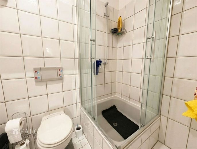 Vermietete Dachgeschosswohnung in zentraler Lage von Oberhausen-Marienkirche – Badezimmer