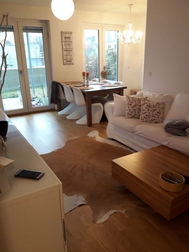 2,5 Zimmer Garten Wohnung im wiesbadener Künstlerviertel<br> – Wohnzimmer