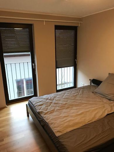 Schlafzimmer mit Rollläden