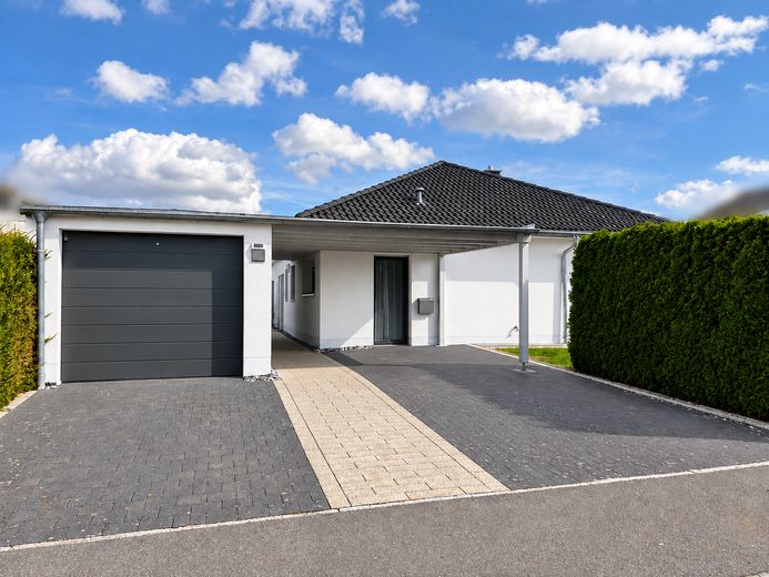 Winkelbungalow mit Sonnenterrasse und großzügigem Wohnambiente – Ansicht 2